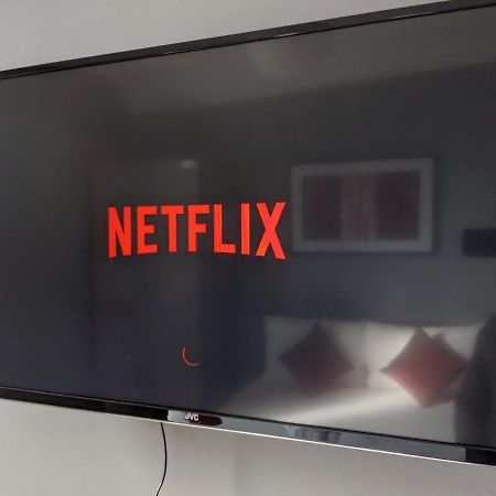 Alexandra Contractor House - Free Parking For Large Vans, Free Wifi & Netflix By Firoz Property Management אלדרשוט מראה חיצוני תמונה